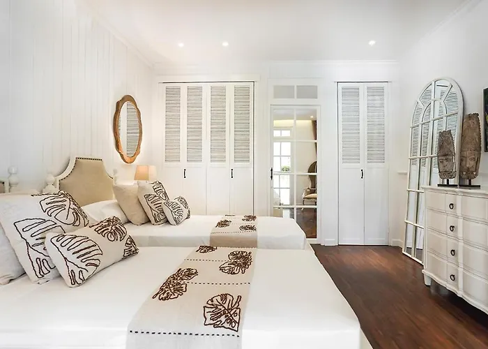 Villa Symphony White By Balisuperhost *
