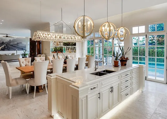 Villa Symphony White By Balisuperhost *