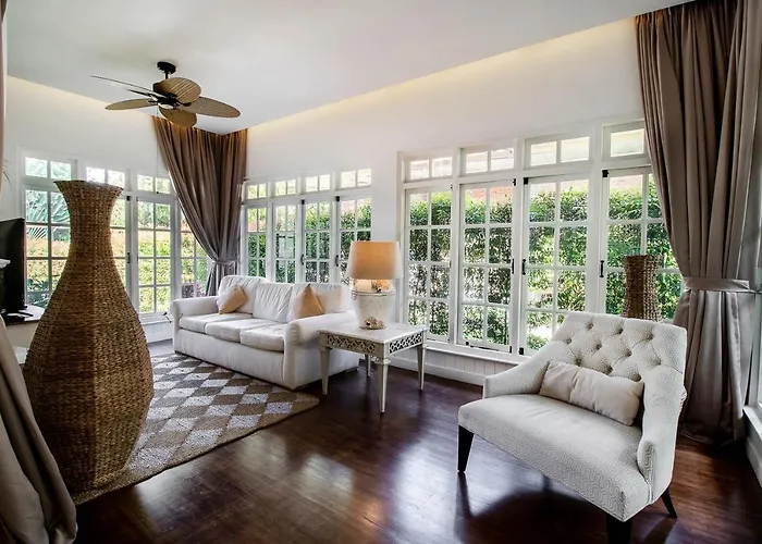 Villa Symphony White By Balisuperhost *