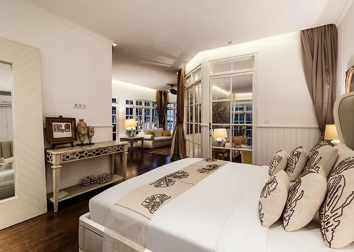 Villa Symphony White By Balisuperhost *